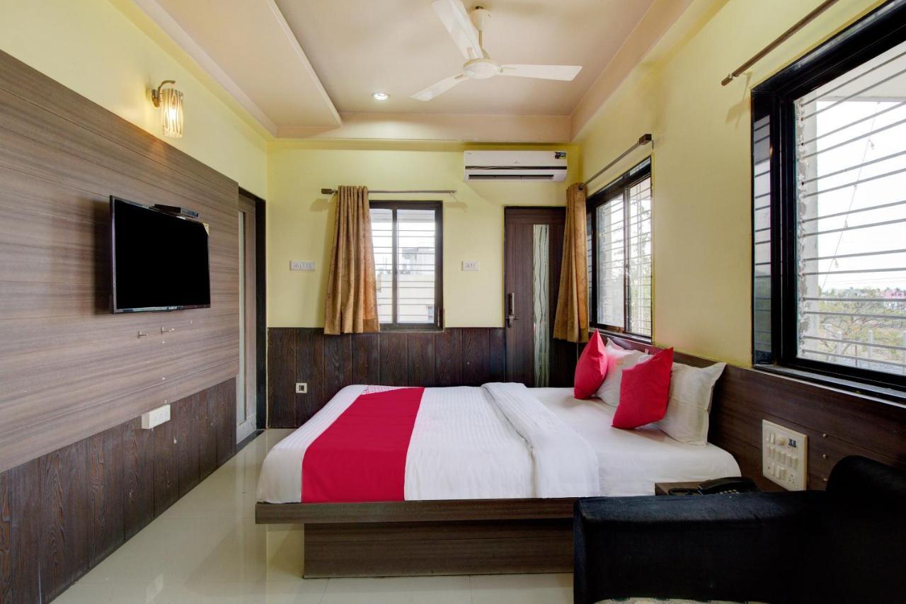 Hotel Oyo Slp013 Savan And Sapna Lodging Solapur Exterior foto
