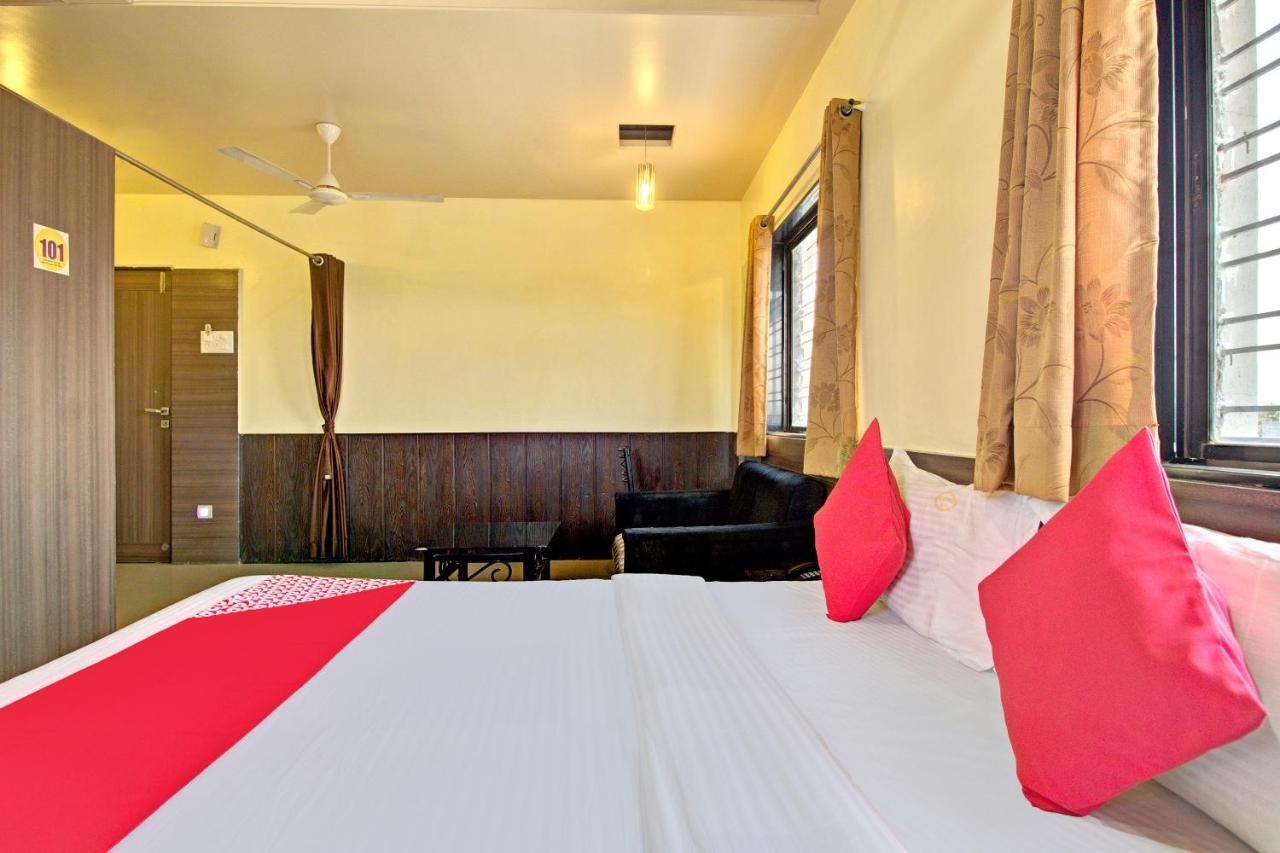Hotel Oyo Slp013 Savan And Sapna Lodging Solapur Exterior foto