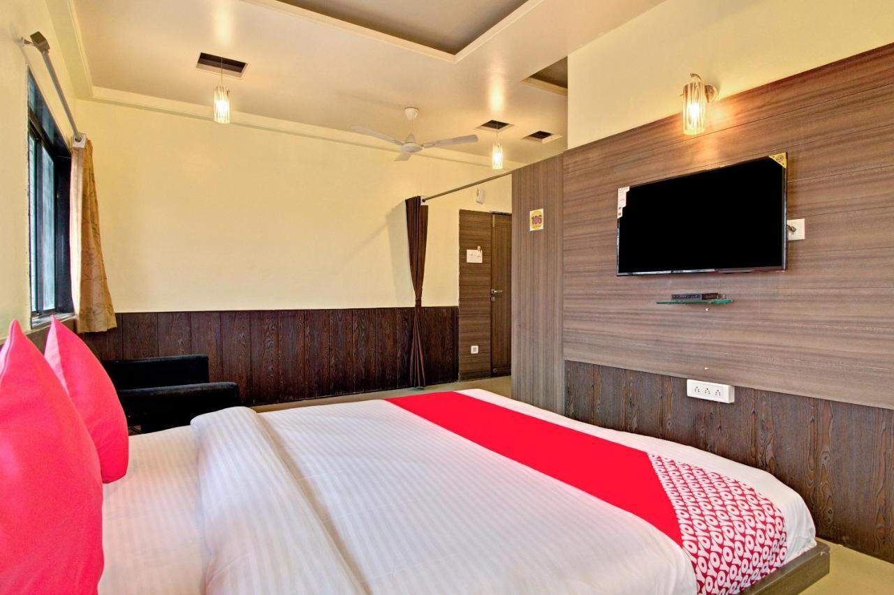 Hotel Oyo Slp013 Savan And Sapna Lodging Solapur Exterior foto
