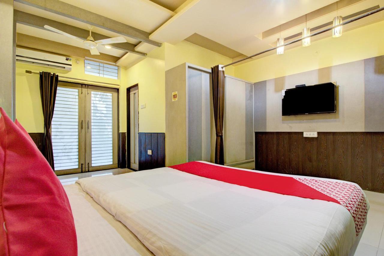 Hotel Oyo Slp013 Savan And Sapna Lodging Solapur Exterior foto