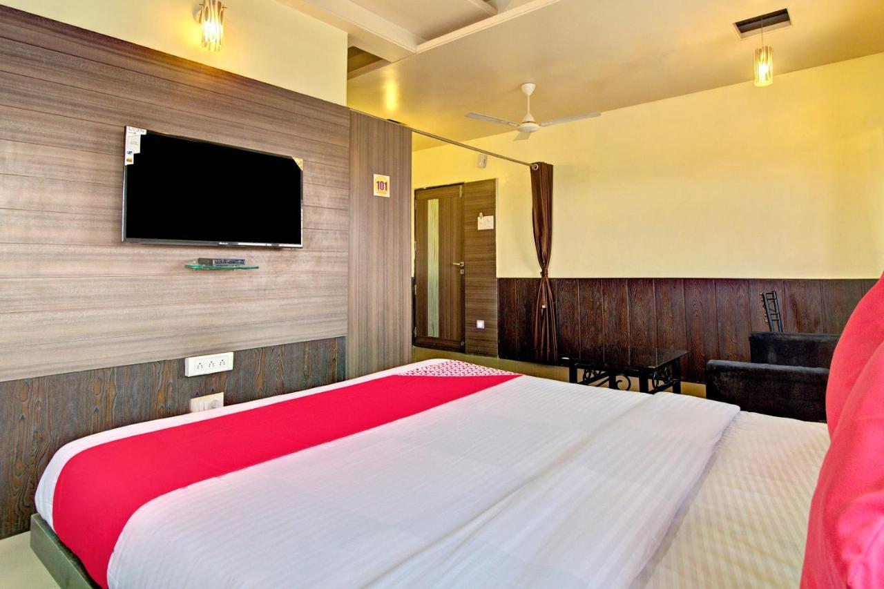 Hotel Oyo Slp013 Savan And Sapna Lodging Solapur Exterior foto